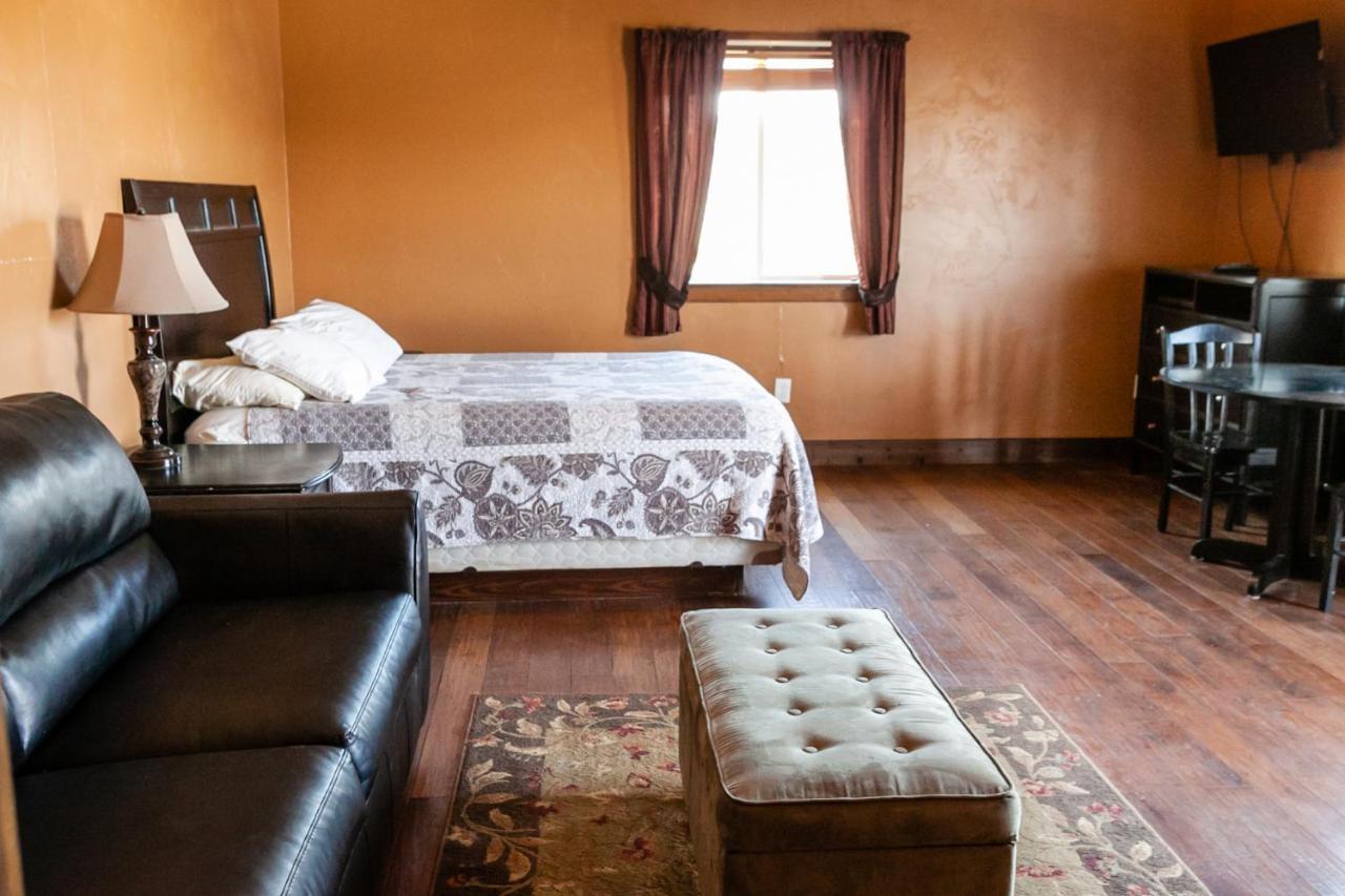 Circle R Motel East Glacier Park Village Экстерьер фото