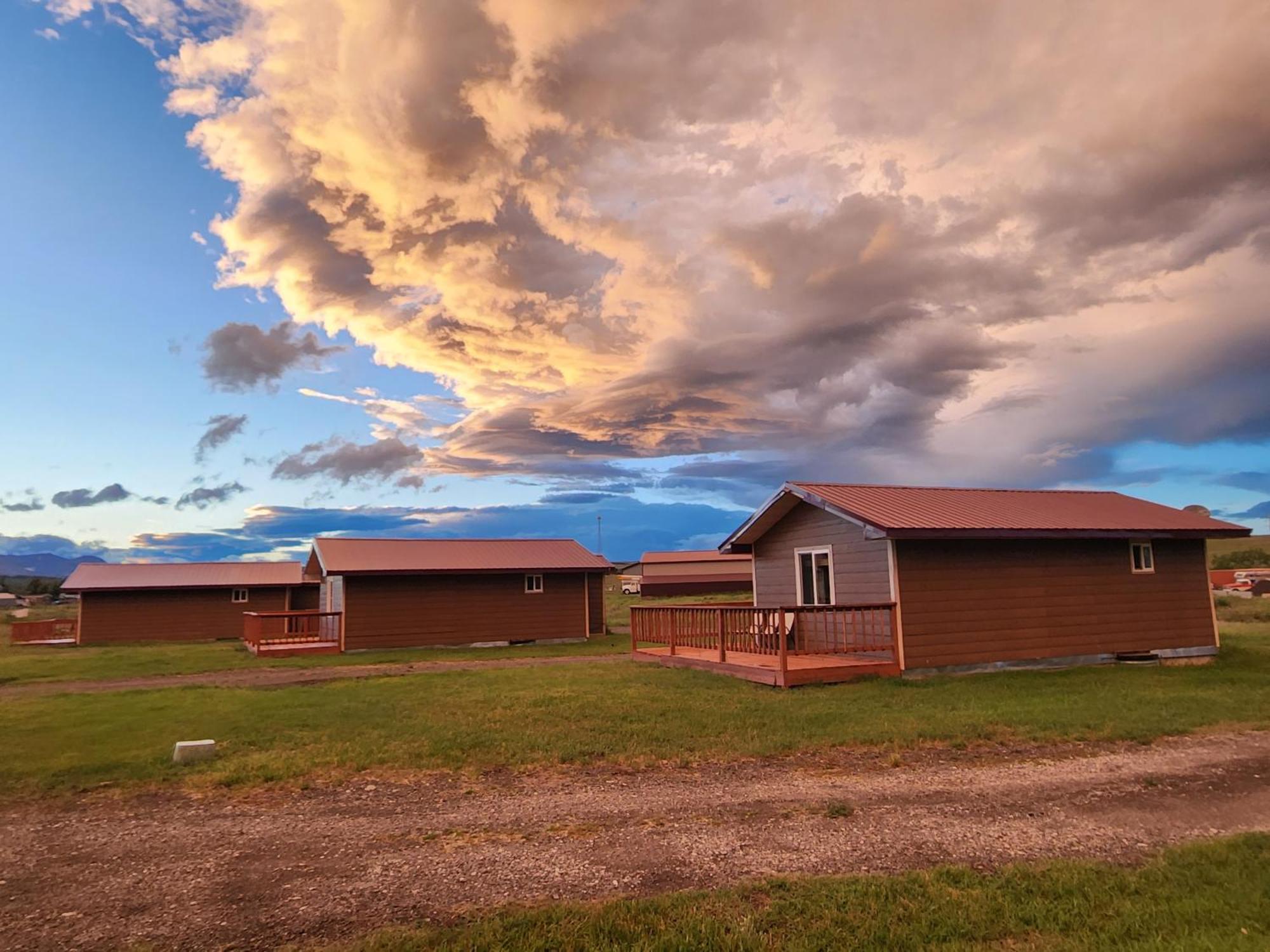 Circle R Motel East Glacier Park Village Экстерьер фото