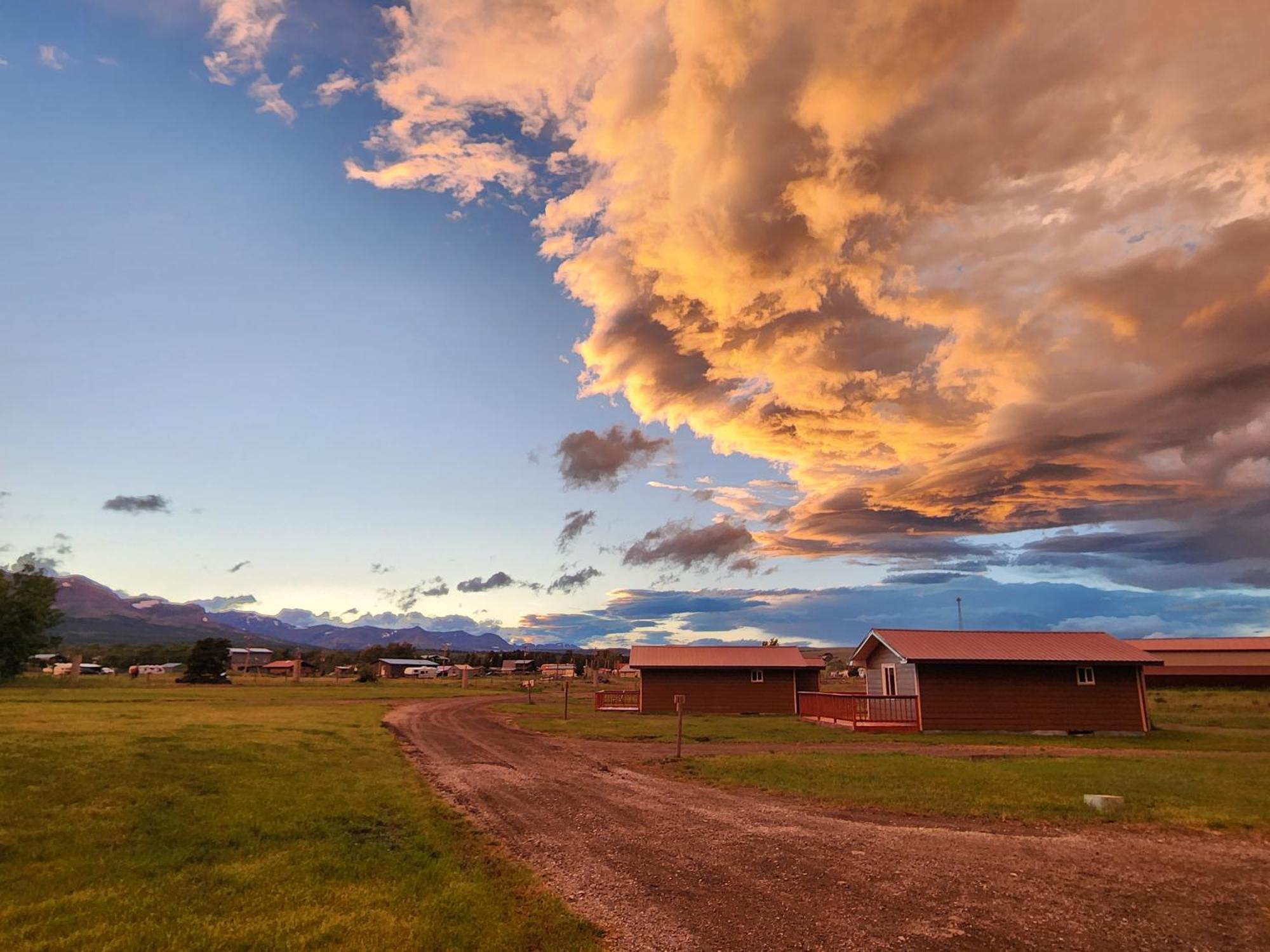 Circle R Motel East Glacier Park Village Экстерьер фото