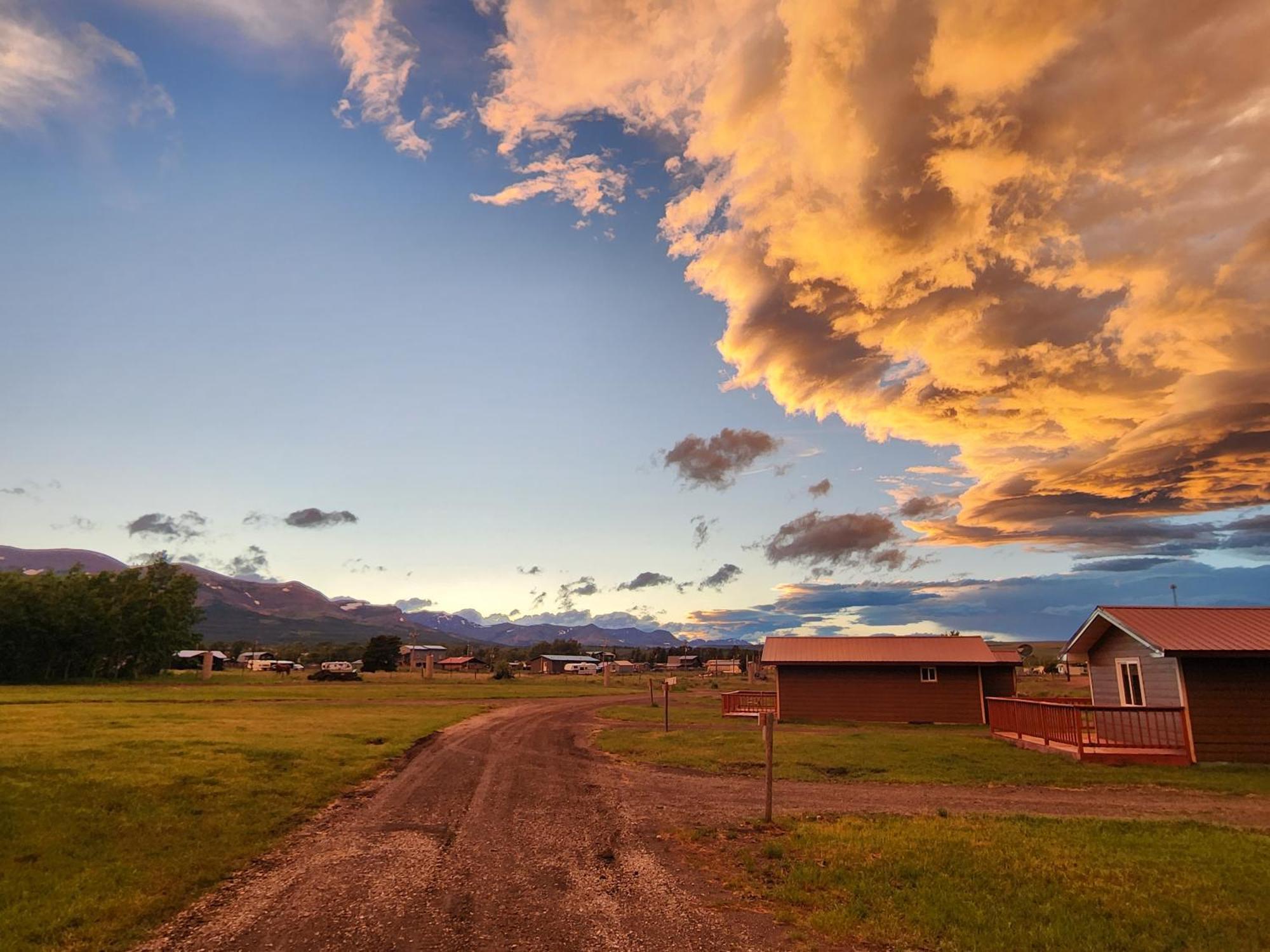 Circle R Motel East Glacier Park Village Экстерьер фото