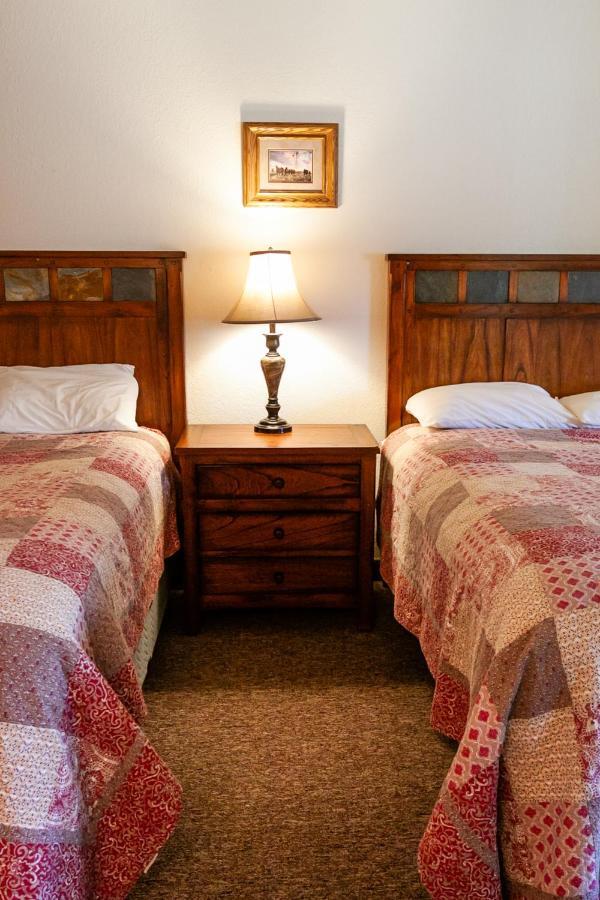 Circle R Motel East Glacier Park Village Экстерьер фото