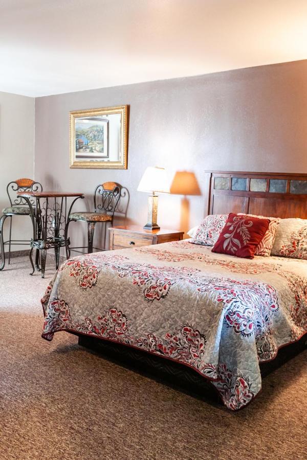 Circle R Motel East Glacier Park Village Экстерьер фото