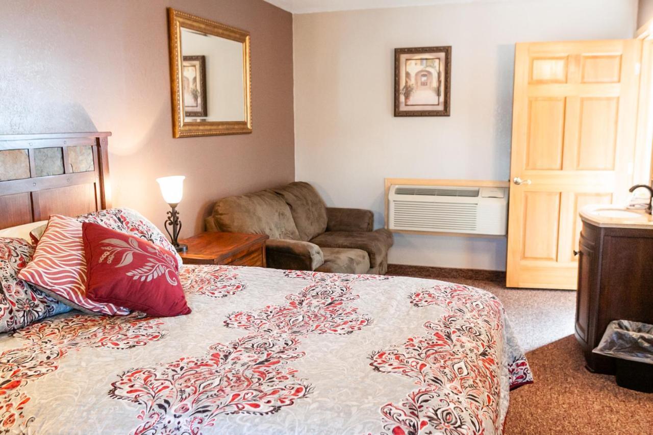 Circle R Motel East Glacier Park Village Экстерьер фото