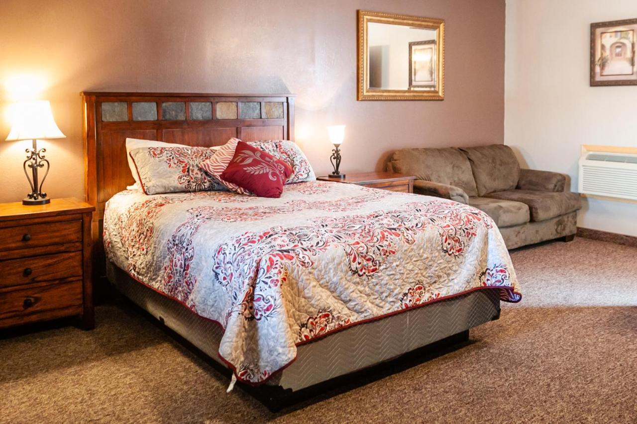 Circle R Motel East Glacier Park Village Номер фото